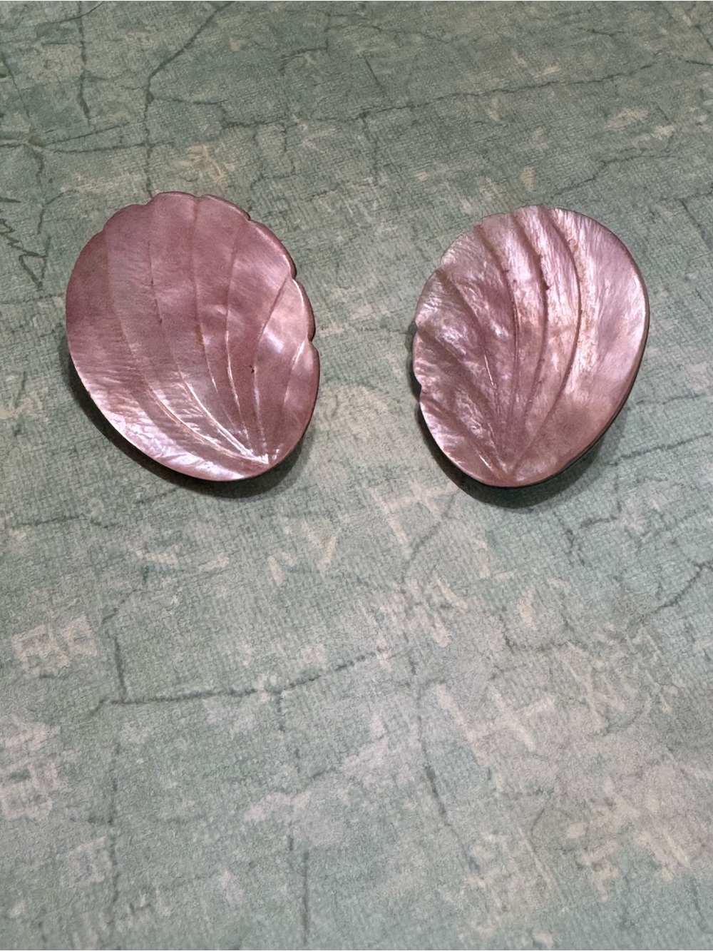 VINTAGE 80s FAUX MOTHER OF PEARL EARRINGS